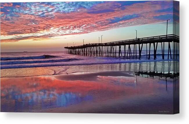 Sunrise Canvas Print featuring the photograph Fishing Pier Sunrise by Suzanne Stout