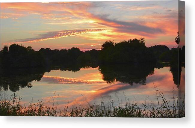 Creek Canvas Print featuring the photograph Saddle Creek Sunset by Carol Bradley