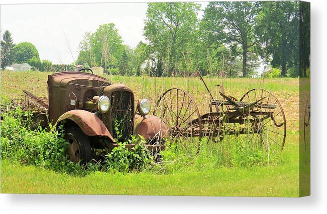Old Car Canvas Print featuring the photograph Saw Better Days by Jeanette Oberholtzer