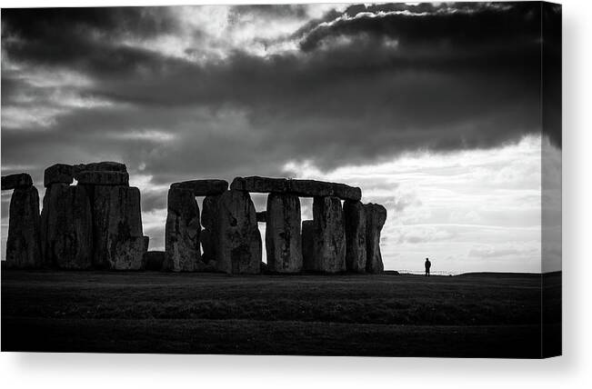 Alone Canvas Print featuring the photograph Stonehenge - Amesbury, United Kingdom - Black and white street photography by Giuseppe Milo