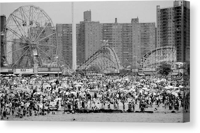 Crowd Canvas Print featuring the photograph Fourth Of July Crowd Fills The Beach At by New York Daily News Archive