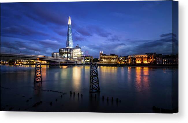 Cityscapes & Architecture Canvas Print featuring the photograph Shard II by Giuseppe Torre