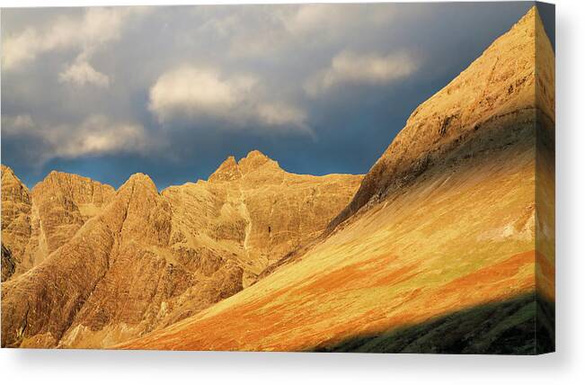 Skyeline Canvas Print featuring the photograph Skyeline by Nicholas Blackwell