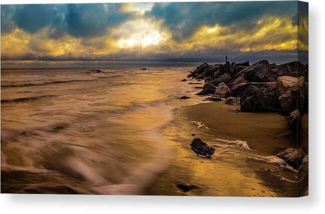 Tybee Island Canvas Print featuring the photograph Transition-II by Ray Silva
