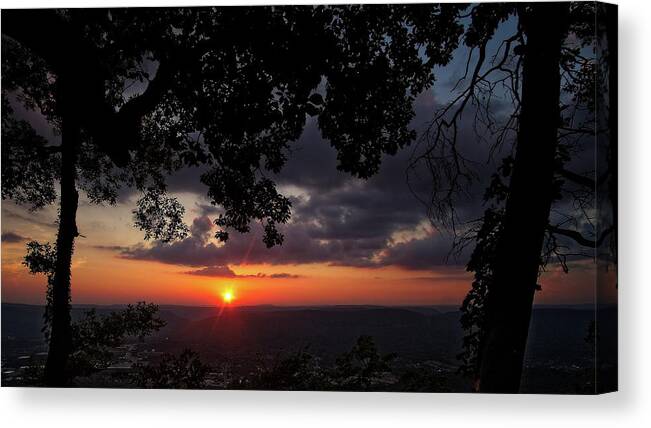 Chattanooga Canvas Print featuring the photograph Lookout Valley Sunset by George Taylor