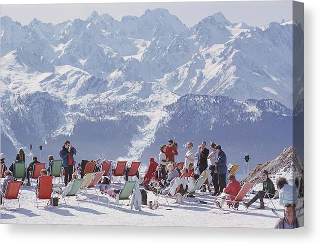 People Canvas Print featuring the photograph Lounging In Verbier by Slim Aarons