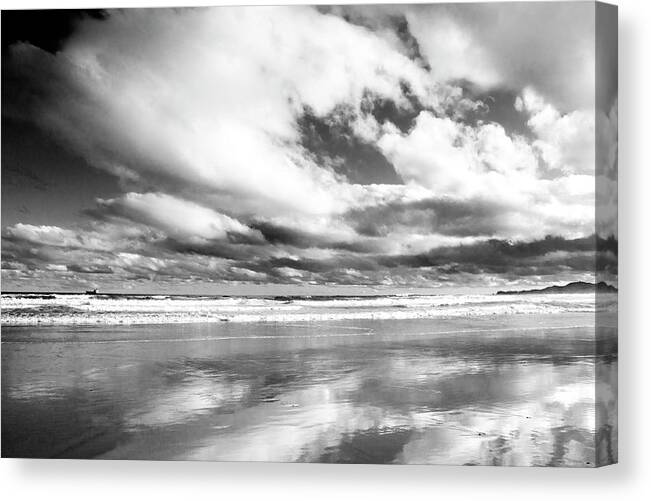  Canvas Print featuring the photograph Innerflection by Mia Badenhorst