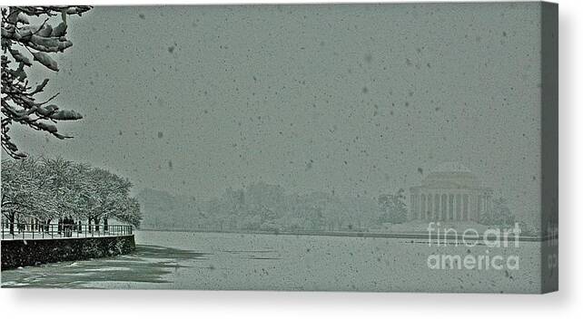 Washington Dc In The Snow Tittle Basin Canvas Print featuring the photograph Tidal Basin by Tracy Rice Frame Of Mind