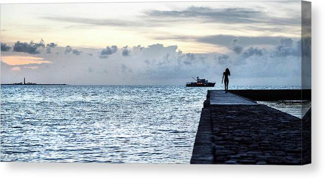 Dry Tortugas Canvas Print featuring the photograph Solitary Stroll by Steven Keys