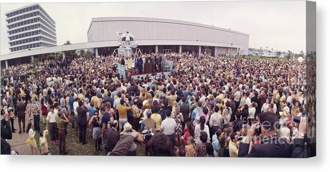 Crowd Of People Canvas Print featuring the photograph Welcoming Home Apollo 13 Astronauts #1 by Bettmann
