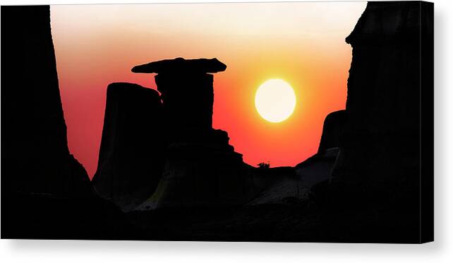 Middle Earth Canvas Print featuring the photograph Hoodoo Sunrise by John Poon