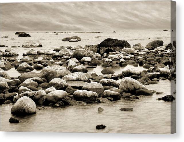 Georgian Bay Canvas Print featuring the photograph Georgian Bay by Linda McRae