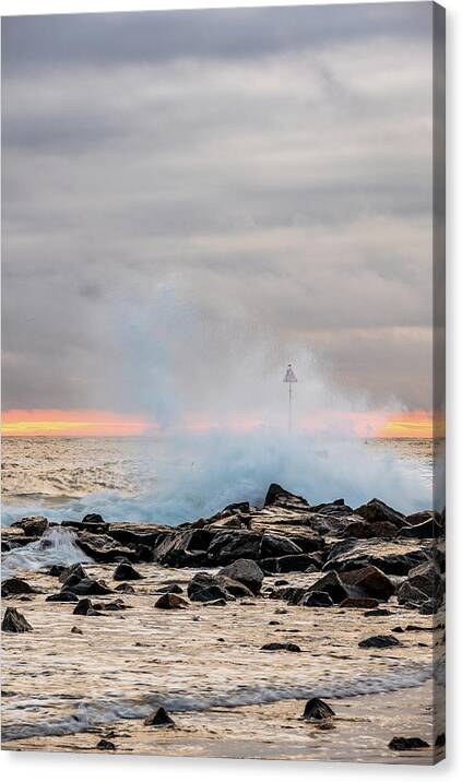 New Hampshire Canvas Print featuring the photograph Explosive sea 5 by Jeff Sinon