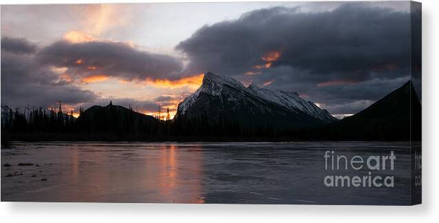 Sunrise Canvas Print featuring the photograph Sunrise Over Mount Rundle by Vivian Christopher