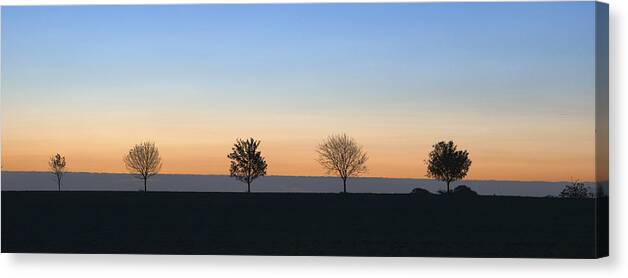 Sunrise Canvas Print featuring the photograph Tuxford Awakes by Duncan Nelson