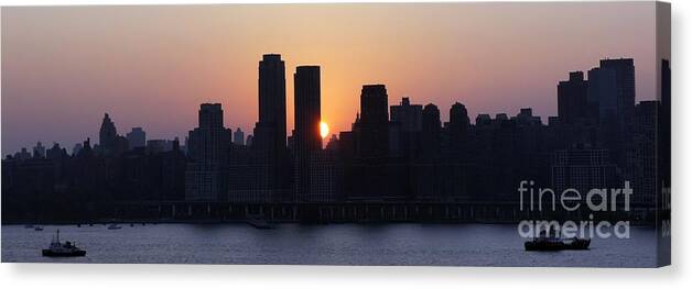 Rising Sun Canvas Print featuring the photograph Morning on the Hudson by Lilliana Mendez