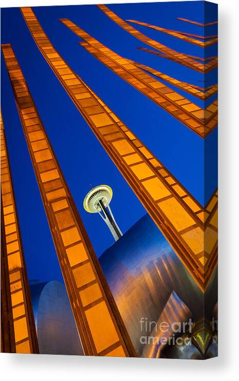 Seattle Canvas Print featuring the photograph Reach for the sky #4 by Inge Johnsson