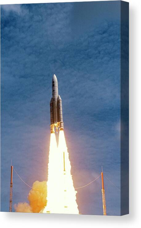 Ariane 5 Canvas Print featuring the photograph Ariane 5 Launch by Patrick Landmann/science Photo Library