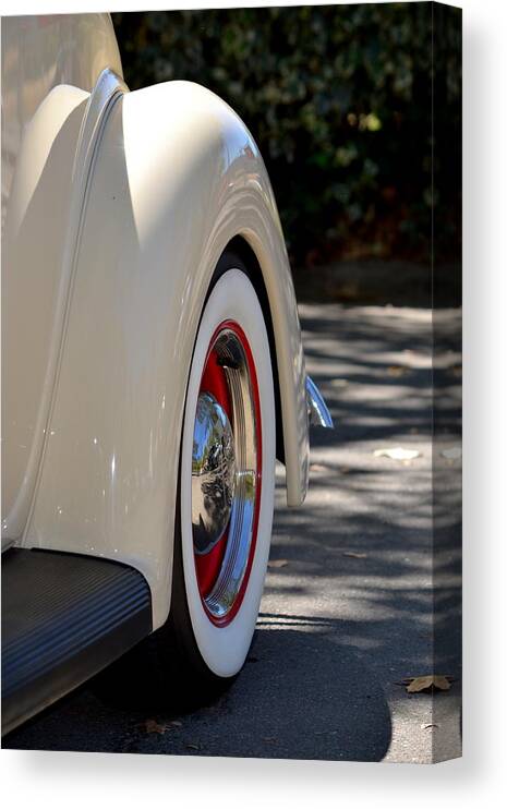  Canvas Print featuring the photograph Ford Fender by Dean Ferreira