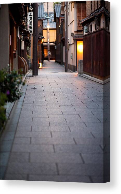 Gion Canvas Print featuring the photograph Gion Alley by Brad Brizek