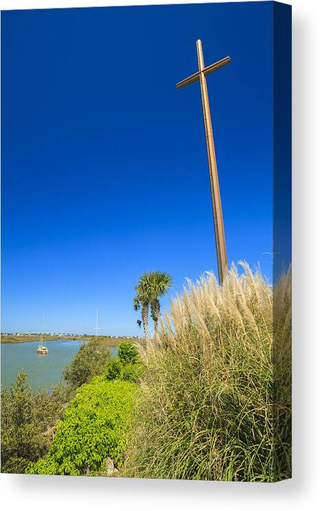 Catholic Canvas Print featuring the photograph Great Cross by Raul Rodriguez