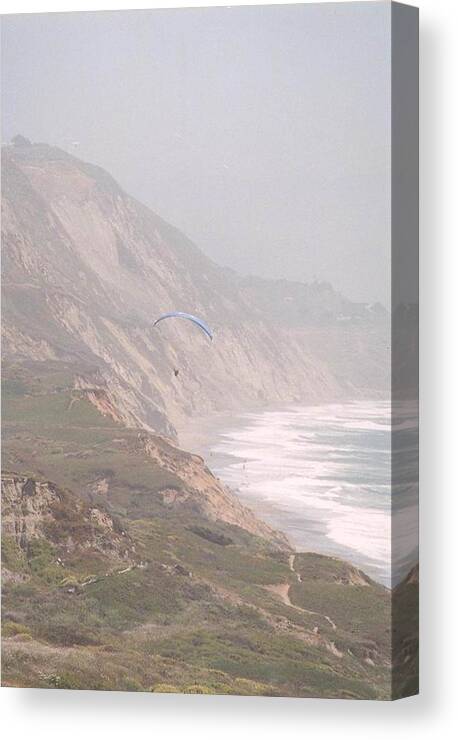 Hang Gliding Canvas Print featuring the photograph Hang gliding by Cynthia Marcopulos