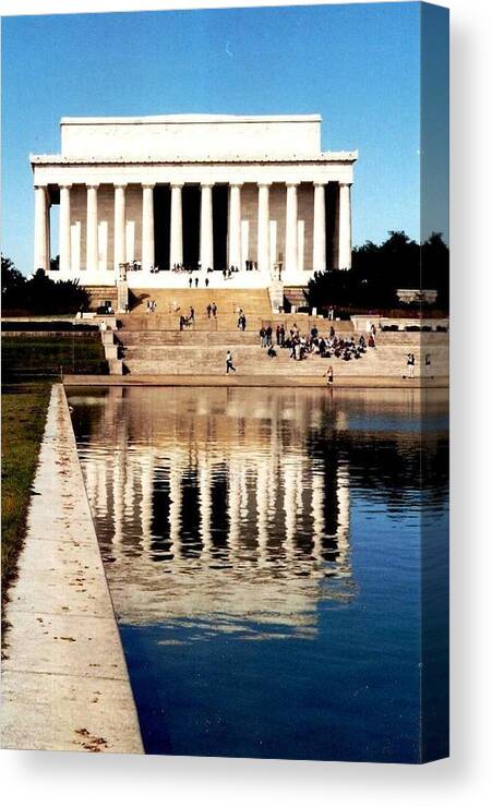 Washington Dc Canvas Print featuring the photograph Lincoln Memorial by Daniel Thompson