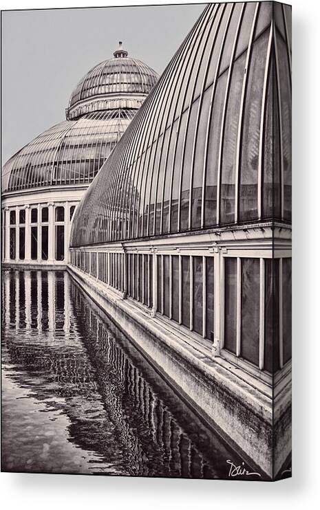 Minneapolis Cowles Conservatory Canvas Print featuring the photograph Merging Lines by Peggy Dietz