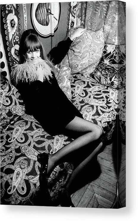 Fashion Canvas Print featuring the photograph Penelope Tree Sitting On A Paisley Couch by Arnaud de Rosnay
