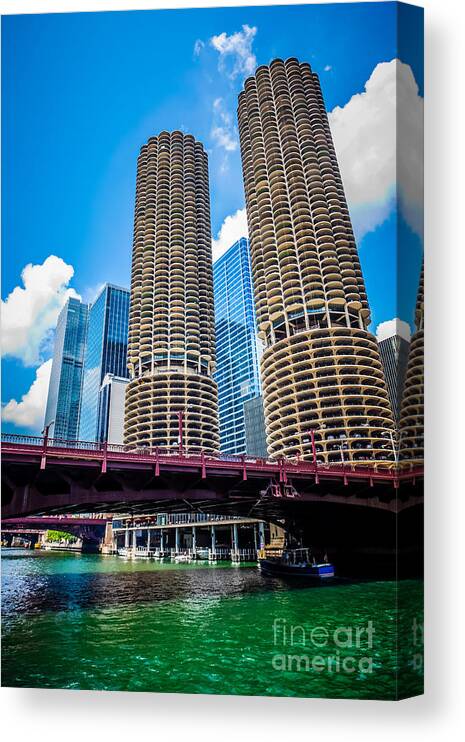America Canvas Print featuring the photograph Picture of Chicago Marina City Corncob Buildings by Paul Velgos