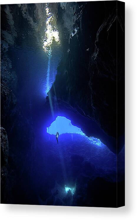 Underwater Canvas Print featuring the photograph Sound From Sky by Charlie Jung