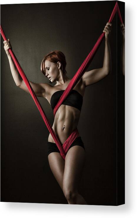 Silk Canvas Print featuring the photograph Strung up by Monte Arnold