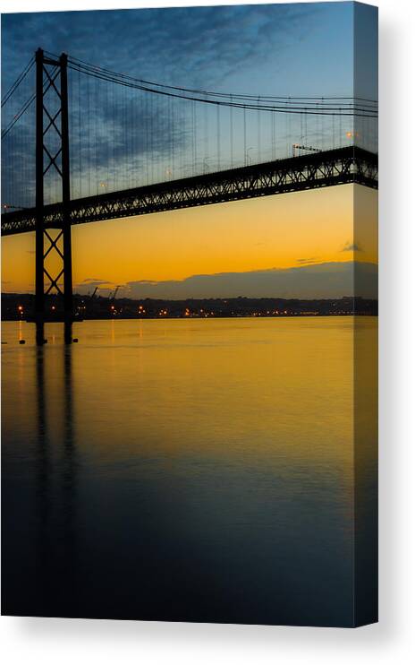 25 April Bridge Canvas Print featuring the photograph The Dawn of Day II by Marco Oliveira