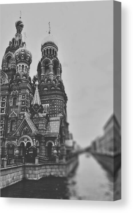 Black And White Canvas Print featuring the photograph The onion dome by Nastasia Cook