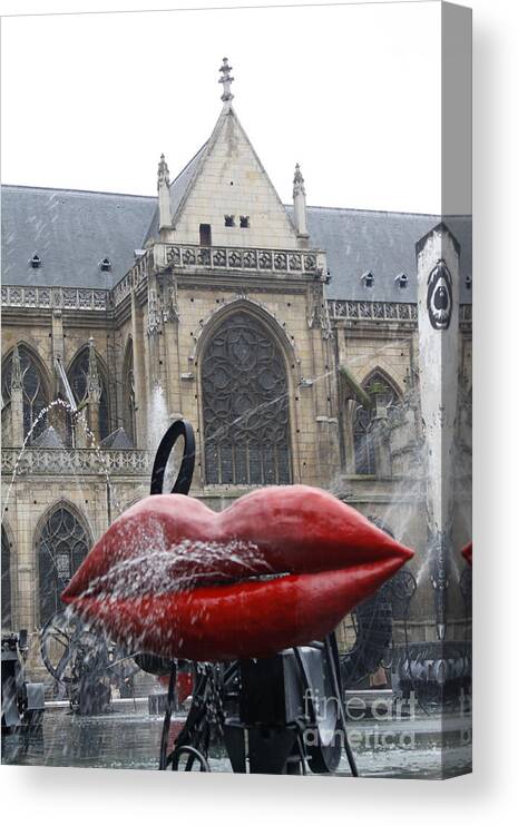 Centre Pompidou Canvas Print featuring the photograph The Wet kiss by Donato Iannuzzi