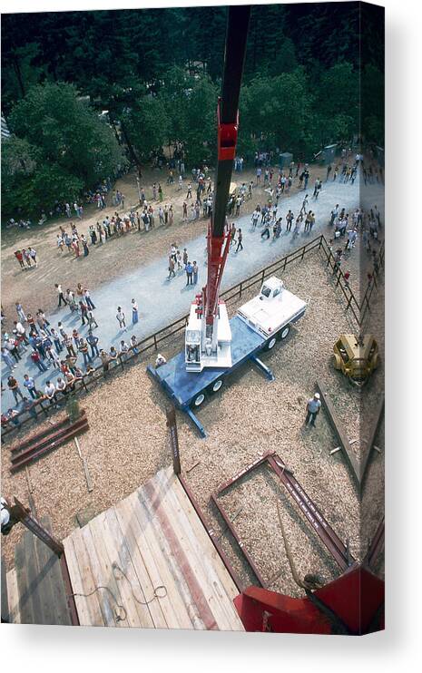 Smithsonian Canvas Print featuring the photograph Little People by Jan W Faul