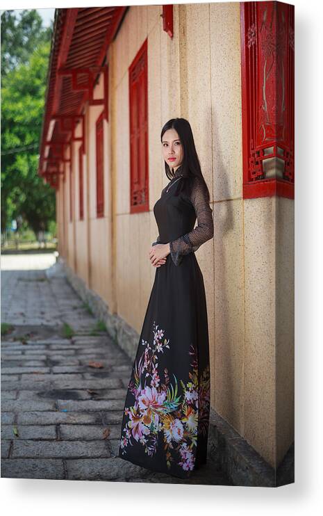 Vietnamese beautiful women wearing ao dai #1 Photograph by Huynh Thu -  Pixels