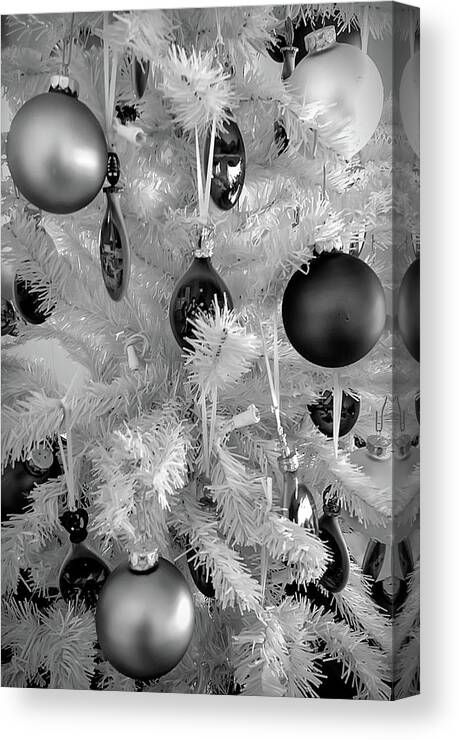 https://render.fineartamerica.com/images/rendered/default/canvas-print/6.5/10/mirror/break/images/artworkimages/medium/1/black-and-white-christmas-tree-ornaments-aimee-l-maher-photography-and-art-visit-almgallerydotcom-canvas-print.jpg
