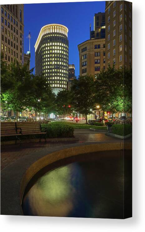 Boston Canvas Print featuring the photograph Boston Statler Park by Juergen Roth