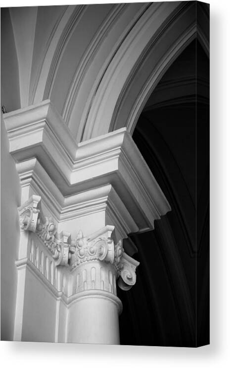 Architectural Elements Canvas Print featuring the photograph Columns at Hermitage by Donna Corless