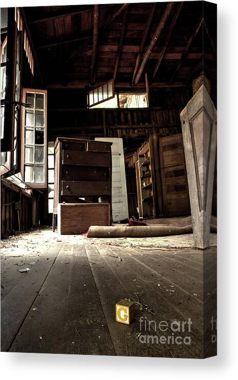 Abandoned House Canvas Print featuring the photograph Departed Years by Michael Eingle