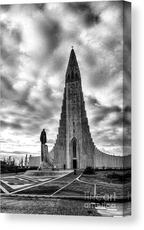 Iceland Hallgrims Kirkja Canvas Print featuring the photograph Hallgrims Kirkja Iceland by Rick Bragan