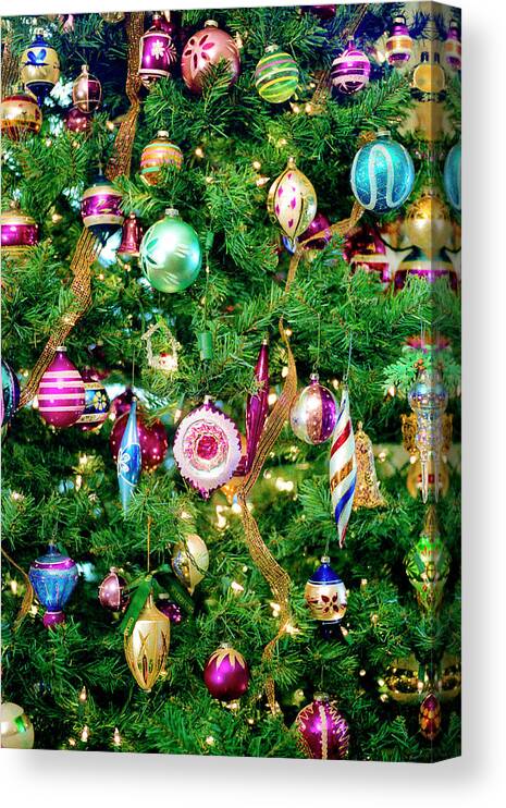 Jigsaw Puzzle Canvas Print featuring the photograph Holiday Sparkle by Carole Gordon