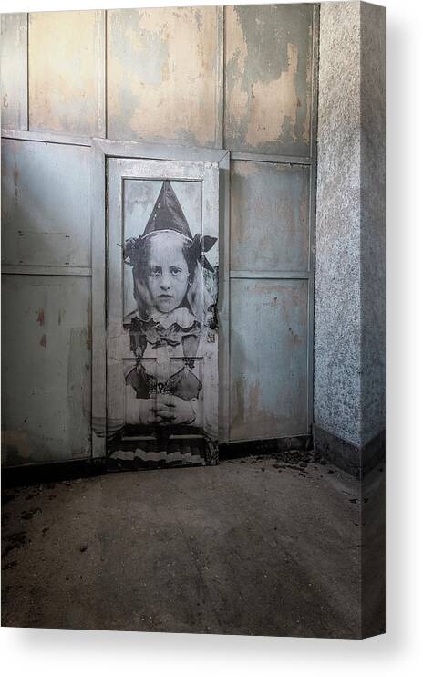 Jersey City New Jersey Canvas Print featuring the photograph JR On The Door by Tom Singleton