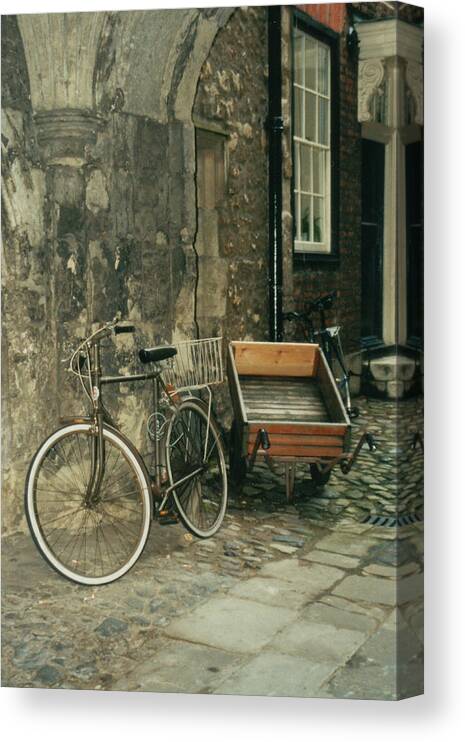 London Canvas Print featuring the photograph London Alley by Thomas Pipia