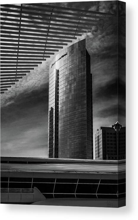 Milwaukee Art Museum Calatrava Architecture B&w Black And White Abstract Northwestern Mutual Insurance Building Skyscraper Canvas Print featuring the photograph Milwaukee Art Museum and Northwestern Mutual Tower by Peter Herman