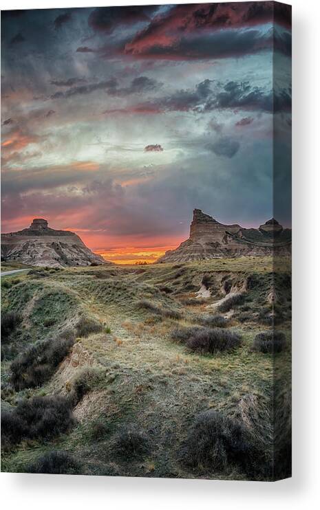 Scotts Bluff Canvas Print featuring the photograph Scotts Bluff Sunset by Susan Rissi Tregoning