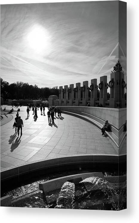 World War Ii Memorial Canvas Print featuring the photograph WWII Memorial by David Sutton