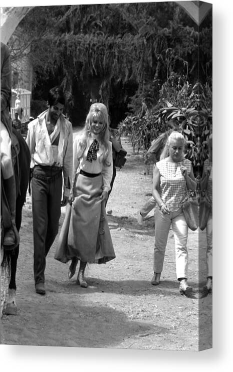 1965 Canvas Print featuring the photograph Brigitte Bardot And George Hamilton #1 by Don Ornitz