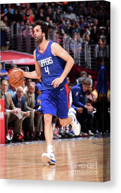 Milos Teodosic Canvas Print featuring the photograph New York Knicks V La Clippers #6 by Andrew D. Bernstein